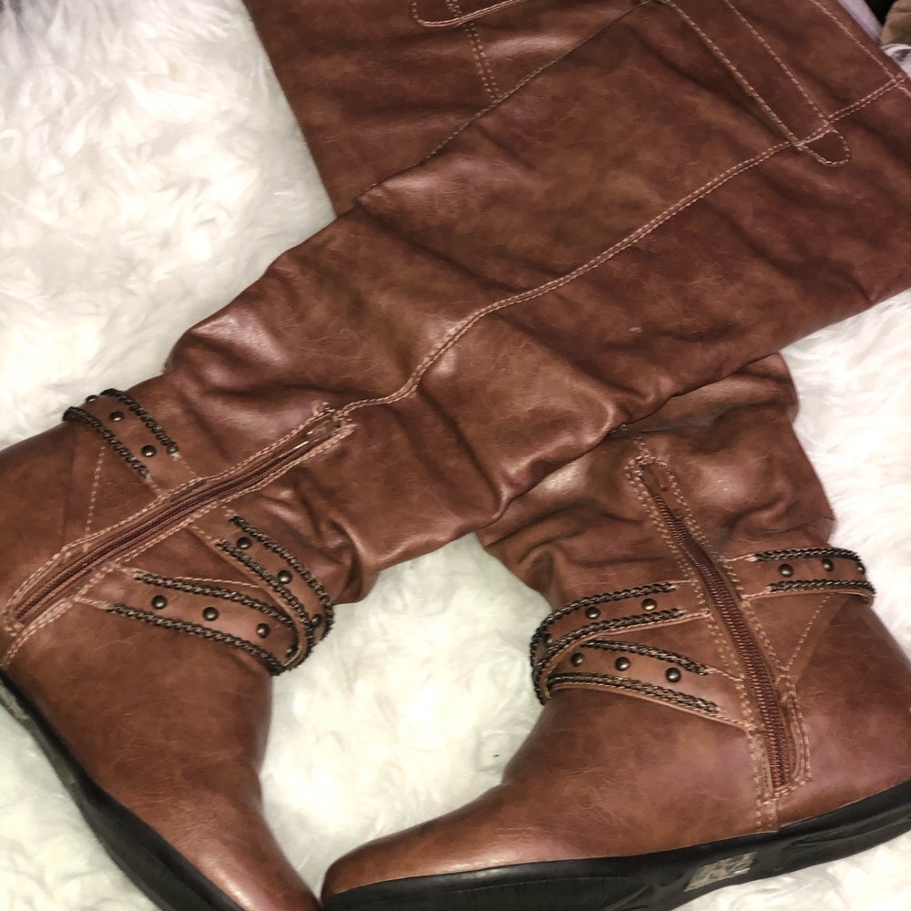 Boots - Picture 7 of 8